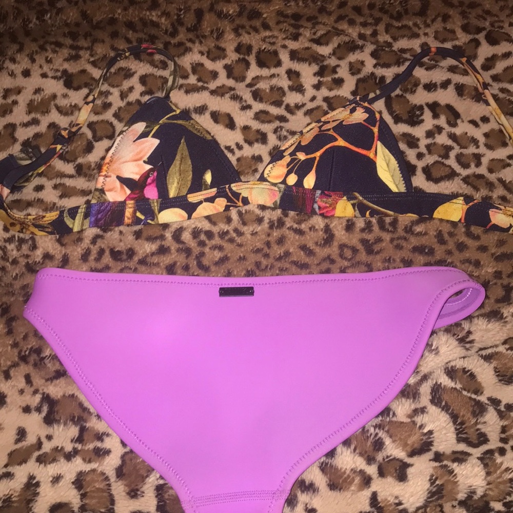 Triangl Bikini - Picture 2 of 3